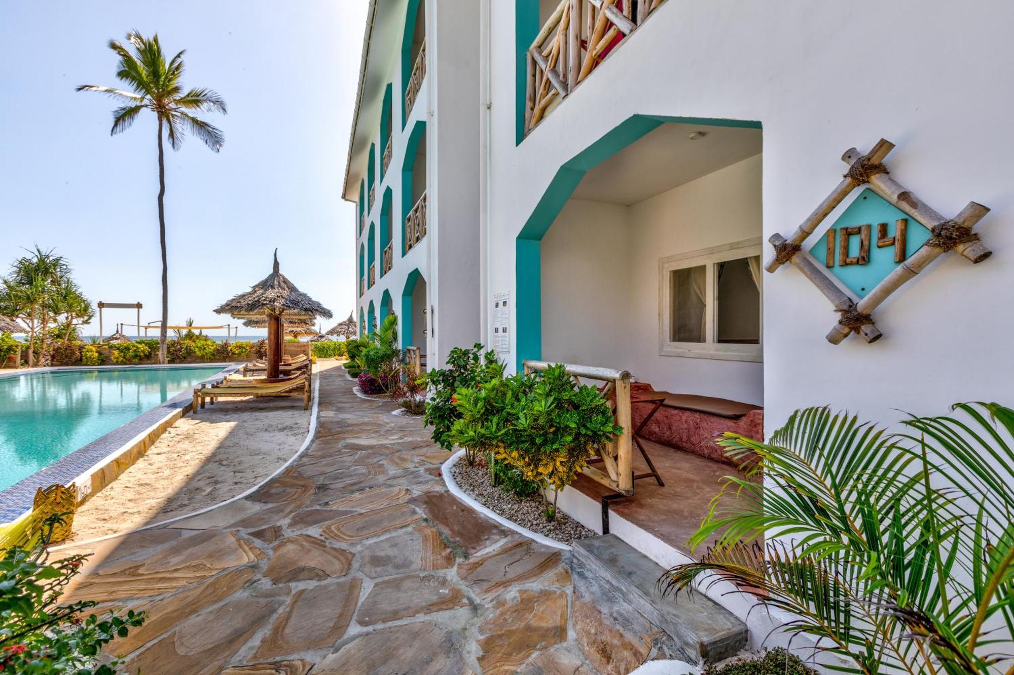 Ahg Sun Bay Mlilile Beach Hotel มาเทมวu ภายนอก รูปภาพ
