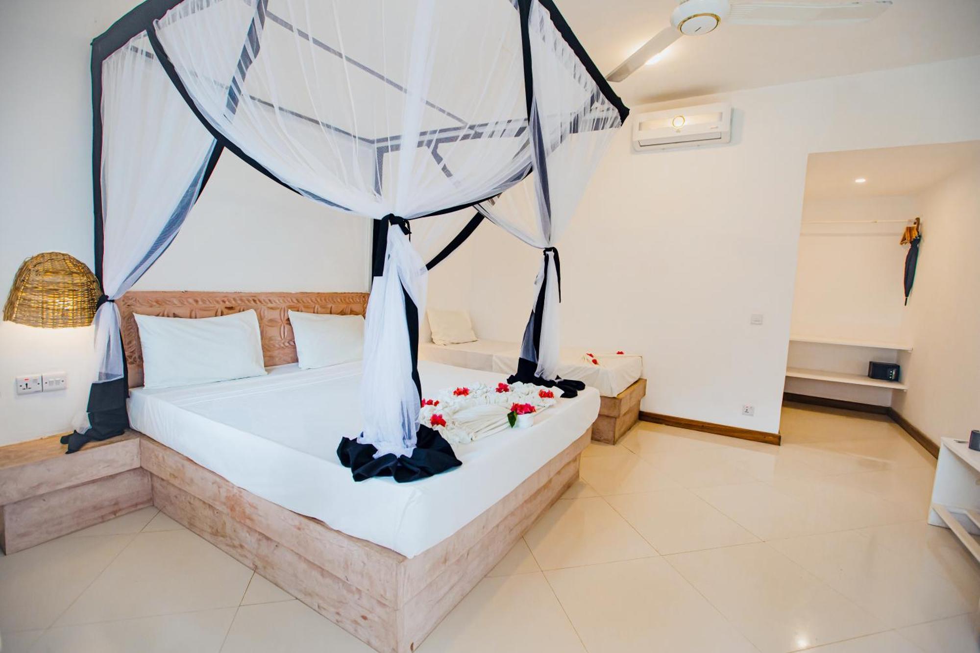 Ahg Sun Bay Mlilile Beach Hotel มาเทมวu ภายนอก รูปภาพ