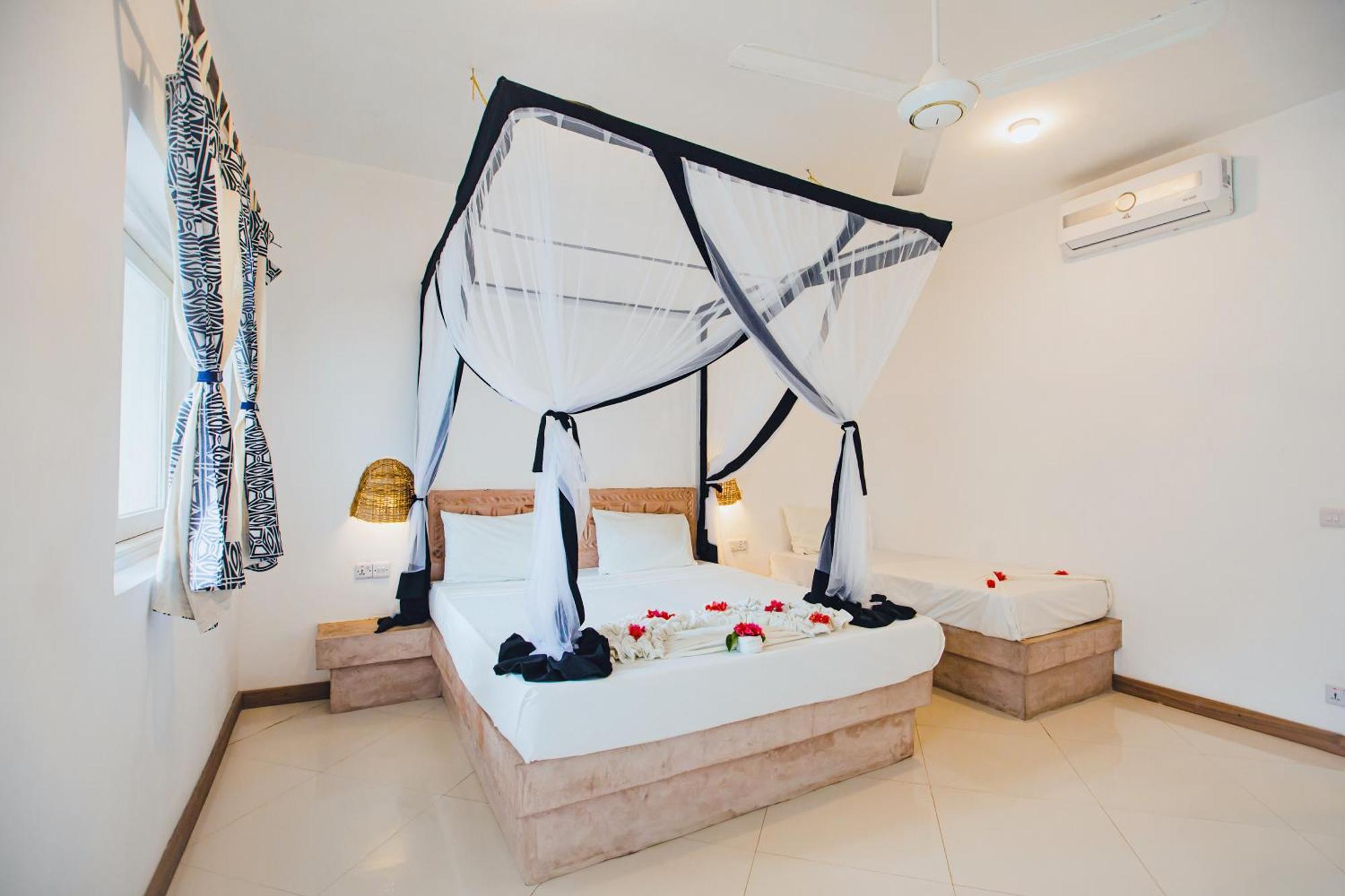 Ahg Sun Bay Mlilile Beach Hotel มาเทมวu ภายนอก รูปภาพ