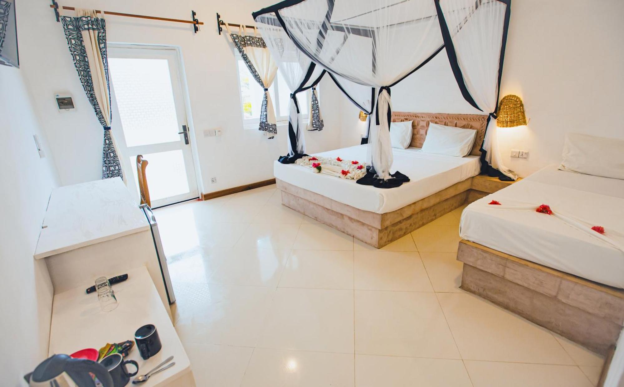 Ahg Sun Bay Mlilile Beach Hotel มาเทมวu ภายนอก รูปภาพ